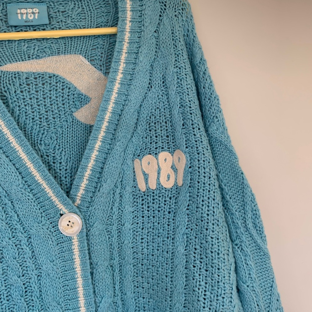 Taylor Swift 1989 Blue Cardigan with White Trim Size M/L Tayor - Picture 9 of 12